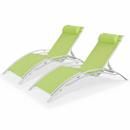 Transats, chaises longues sweeek Duo de bains de soleil en aluminium et textilène Louisa Vert Pomme | sweeek