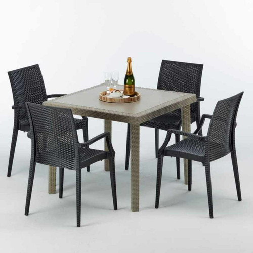 Grand Soleil - Table carrée beige + 4 chaises colorées Poly rotin synthétique Elegance, Chaises Modèle: Bistrot Arm Anthracite noir Grand Soleil  - Ensembles tables et chaises Grand Soleil