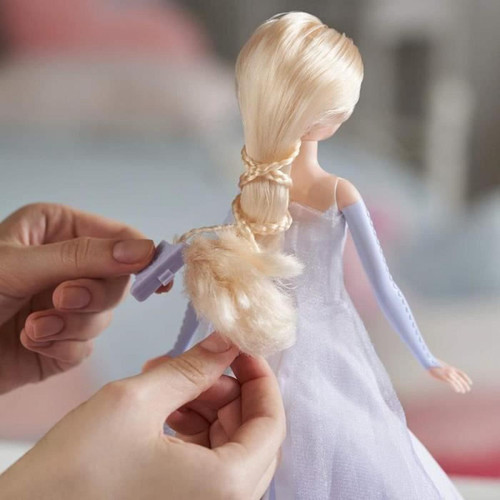 Hasbro Disney La Reine des Neiges 2 - Poupee Princesse Disney Elsa et ses tenues magiques