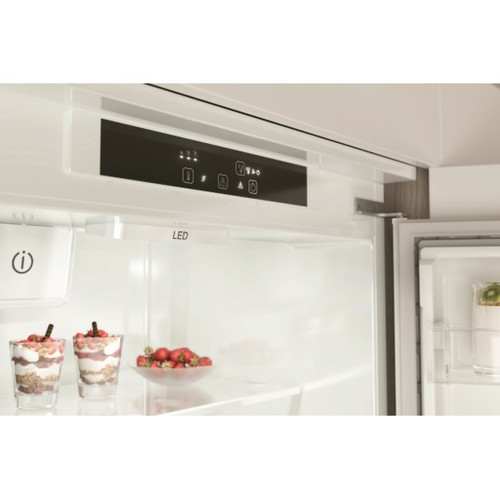 Indesit Réfrigérateur congélateur encastrable IND401, 400 litres, Largeur 69cm, 6 eme sens
