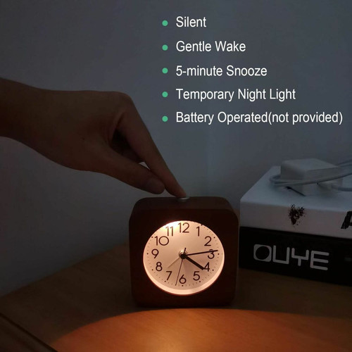 Réveil Réveil analogique en bois de 4 pouces, fonctionne à piles, sans tic-tac, avec bouton Snooze, veilleuse, réveil doux - jaune