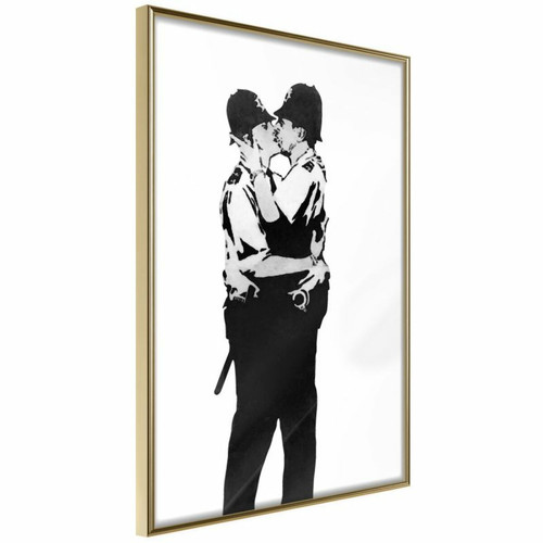 Paris Prix - Affiche Murale Encadrée Banksy Kissing Coppers I 30 x 45 cm Or Paris Prix  - Bonnes affaires Décoration