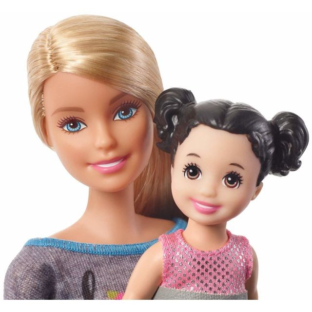 Barbie Barbie Métiers coffret coach de Patinage Artistique, poupée blonde et son élève, avec patins et accessoires, jouet pour enfant, FXP38