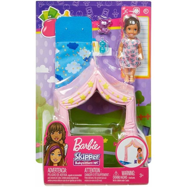 Barbie Barbie Famille Coffret Skipper Baby-sitter, figurine enfant avec tente rose, sac de couchage et accessoires, jouet pour enfant, FXG97