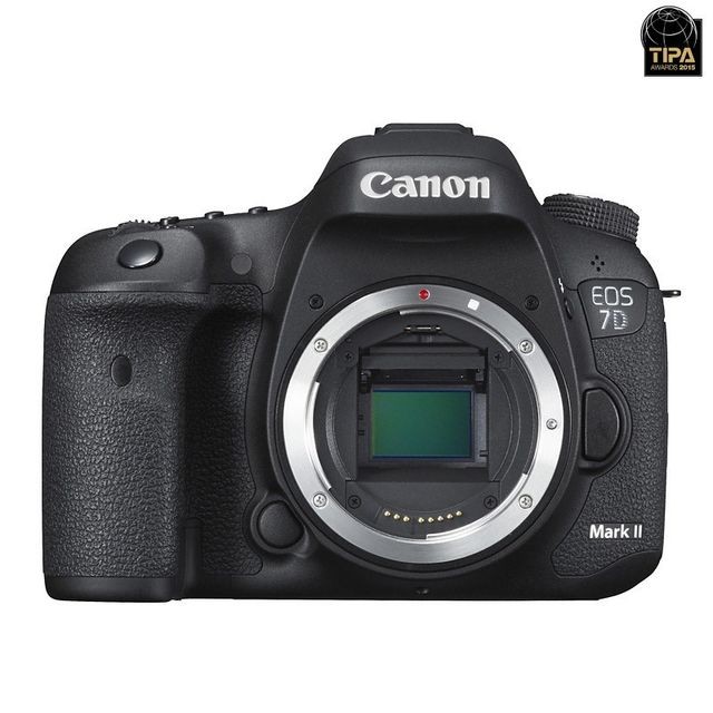 Canon - CANON EOS 7D MARK II NU + Adaptateur WIFI W-E1 - Reflex Numérique