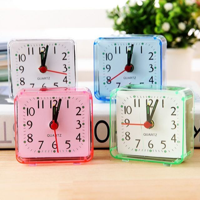 marque generique mini-carré quartz horloge voyage réveil chambre à coucher maison horloge blanc