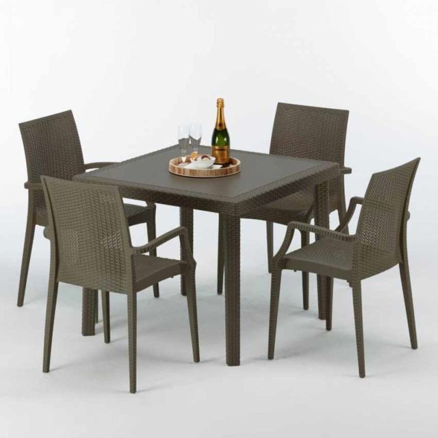 Grand Soleil - Table carrée et 4 chaises colorées Poly-rotin résine 90x90 marron, Chaises Modèle: Bistrot Arm Marron Moka - Ensembles tables et chaises
